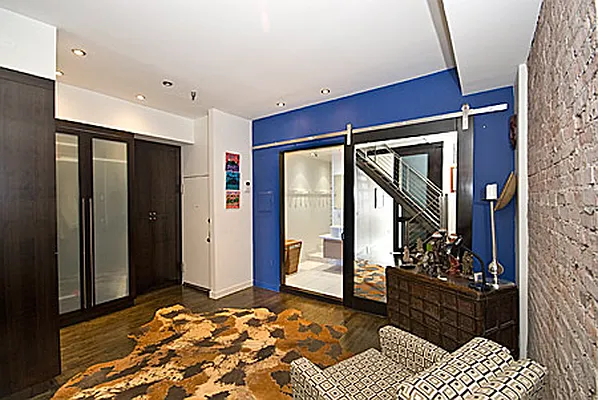 Sold by R New York | media 27