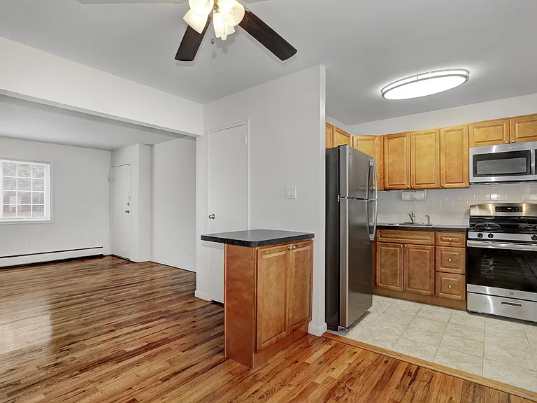 Eastgate Apartments — Photo 10