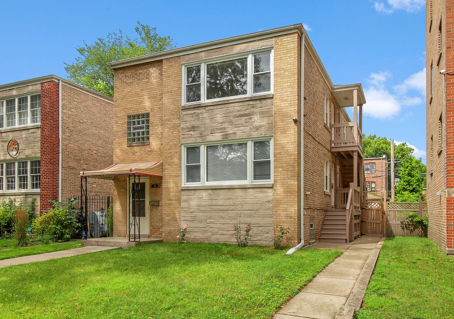 3 bed, 1100 sqft, $2,500 — Photo 1