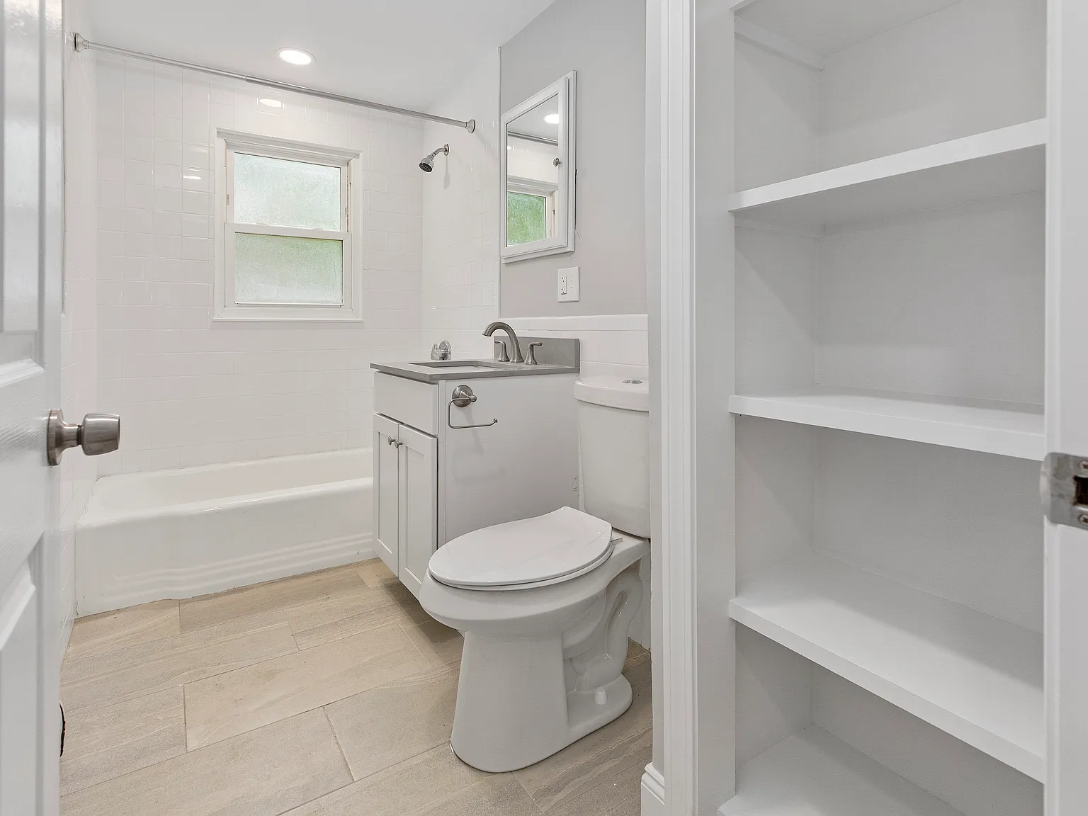 2 bed, 1000 sqft, $2,400 — Photo 3