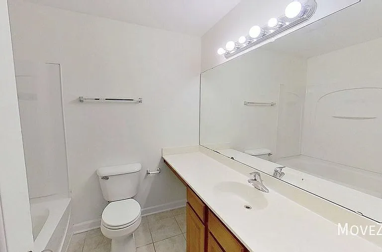 1336 Green Oaks Ln #E — Photo 12