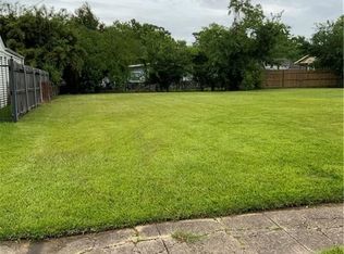 4623 Metropolitan Dr, New Orleans, LA 70126