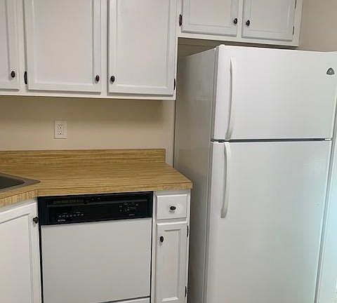 4th image of 1134 Hartford Tpke Unit 1D1