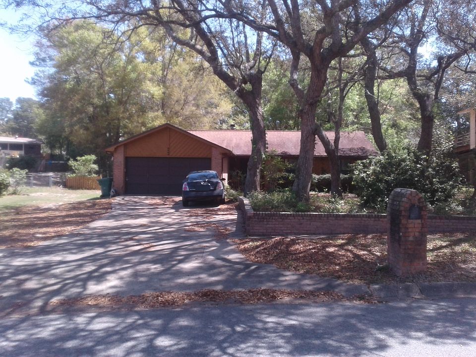 1st image of 2409 Parker Dr