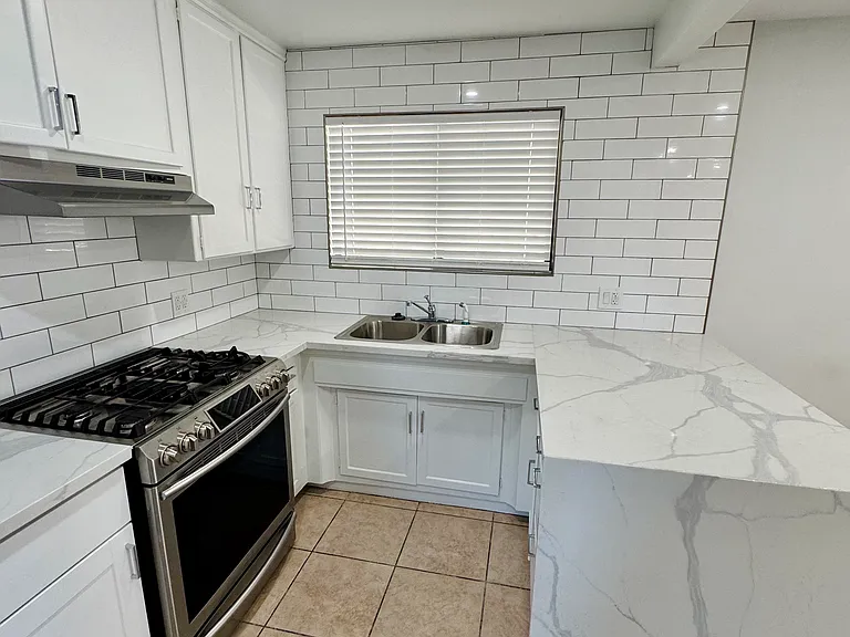 647 W Avenue J8 — Photo 17