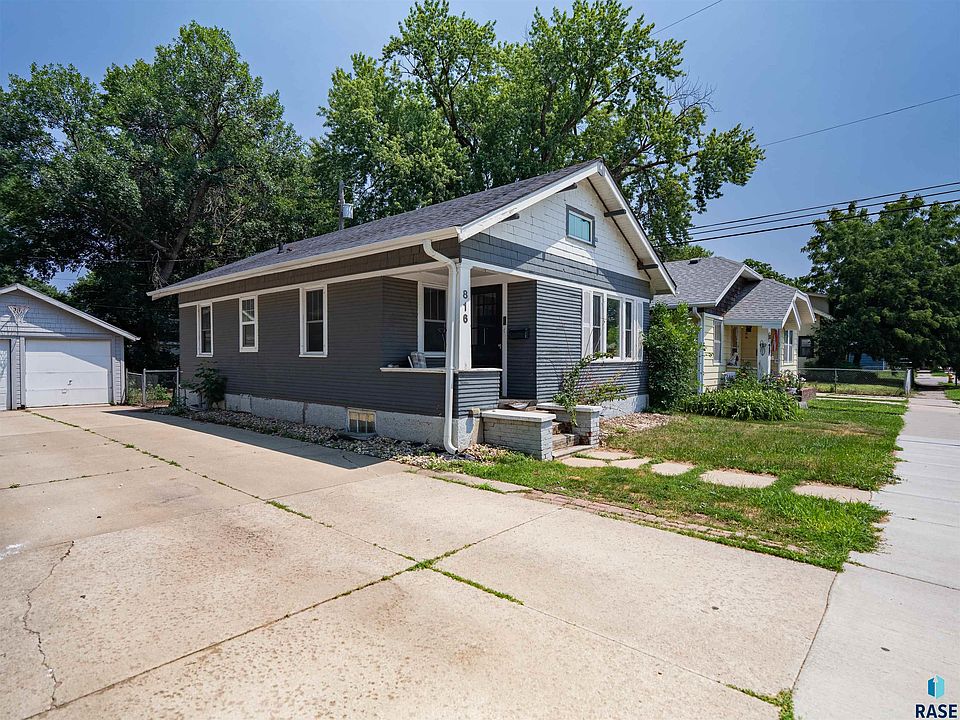 1st image of 816 W 22nd St