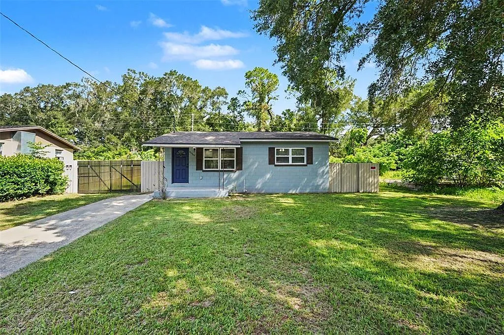 3 bed, 2.0 bath, 1100 sqft, $1,800 — Photo 1