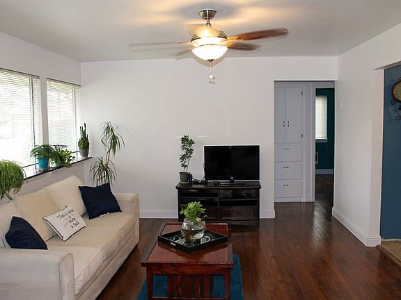 3rd image of 1433 Boyer Ave