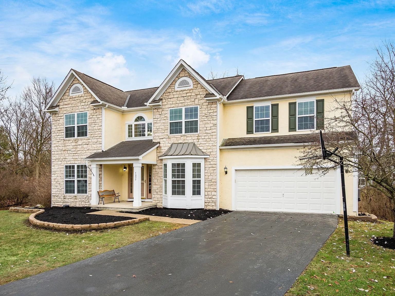 5 bed, 3.5 bath, 3900 sqft, $4,199 — Photo 3