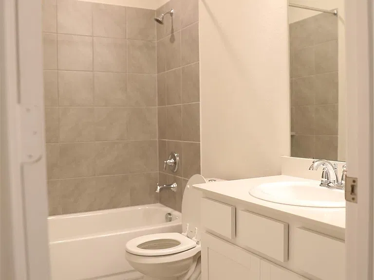 523 Ellwood Ter — Photo 13