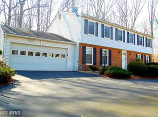 12127 Westwood Hills Dr, Fairfax, VA 20171