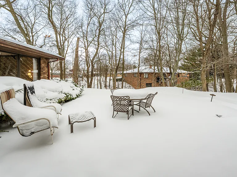 1319 Lewis Ave — Photo 25