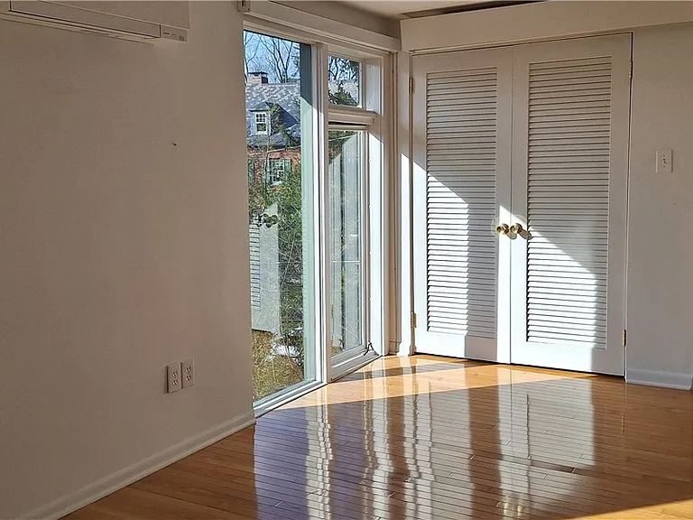 90 E Woodland Rd — Photo 38