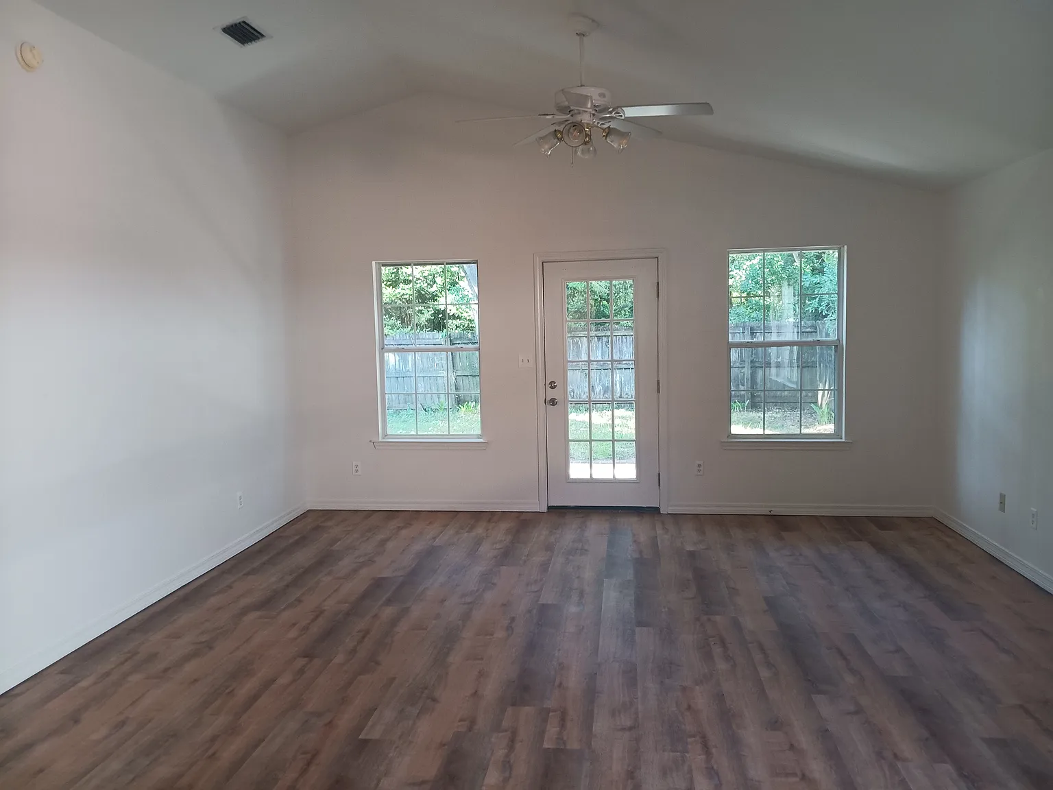 4 bed, 1572 sqft, $1,800 — Photo 4