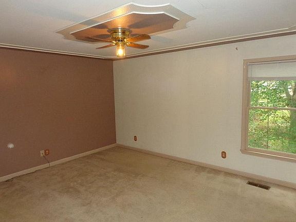 5th image of 173 Whitehall Dr