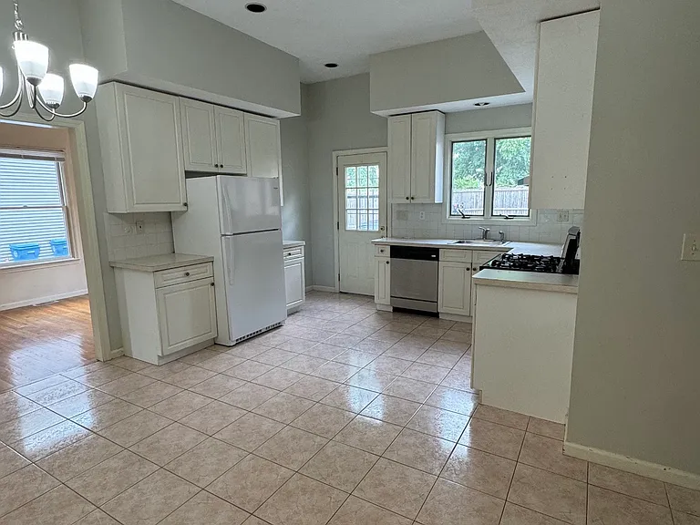 157 Summer St #1 — Photo 23