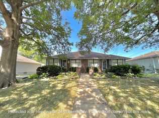 1711 SW Skyline Dr, Blue Springs, MO 64015