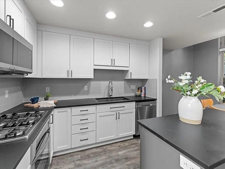 6273 NE Carillion Dr #103 — Photo 4