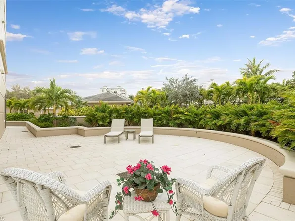 8960 Bay Colony DR #104, NAPLES, FL 34108