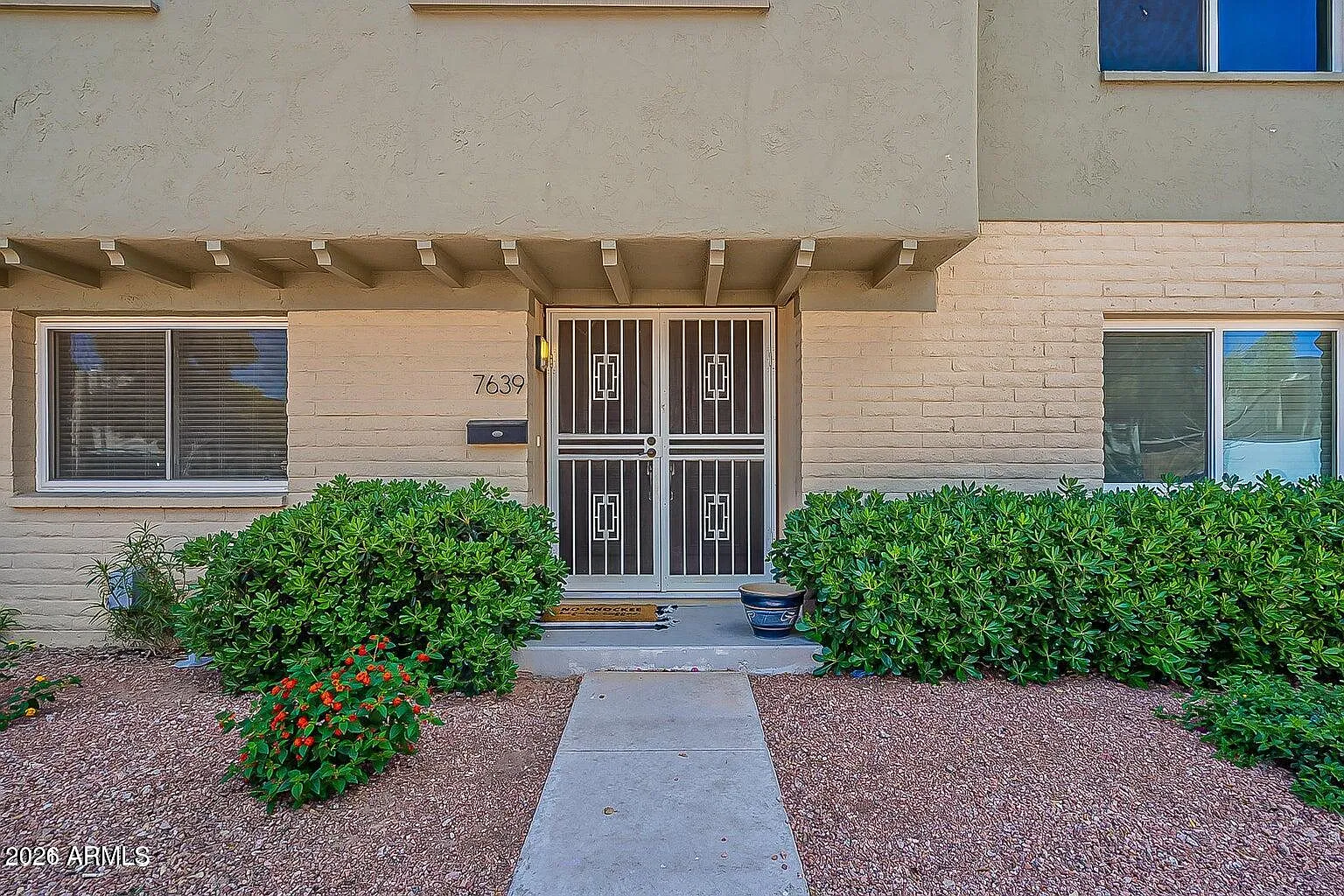 3 bed, 2.5 bath, 1704 sqft, $3,200 — Photo 2