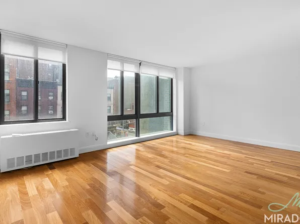 290 Third Avenue image 5 of 30