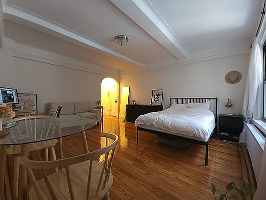 2nd image of 310 E 55th St APT 3G