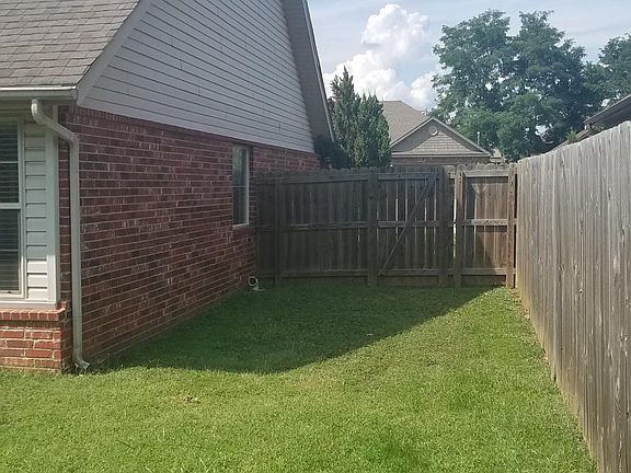 4th image of 3003 SW Briar Creek Ave