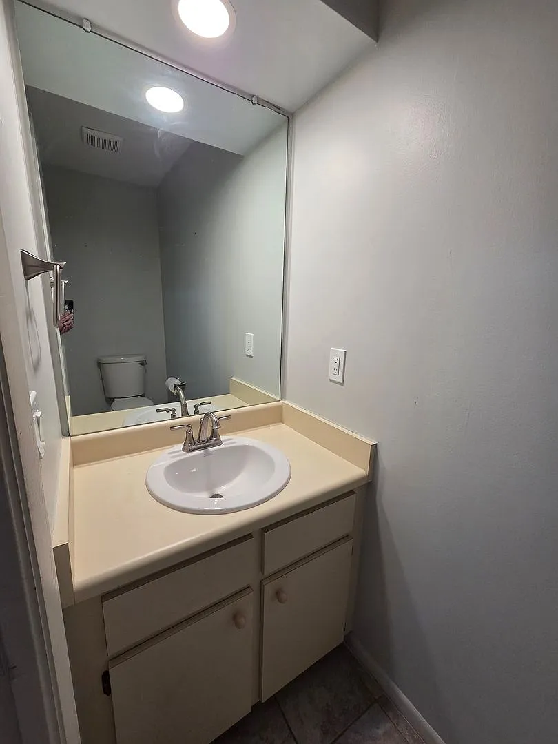 Newly Renovated Townhome Near Grand Lagoon In Pcb! *Specail: 1/2 Off 1st Month's Rent!* — Photo 3