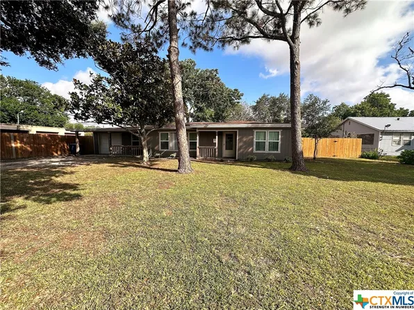 117 Cheeves Ave, Port Lavaca, TX 77979