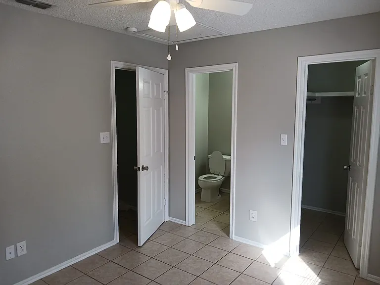 2202 W Elisa Ln #4 — Photo 8
