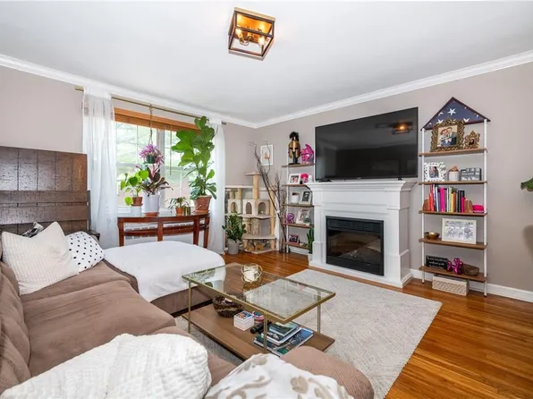 33 Fieldstone Drive #C2, Hartsdale, NY 10530