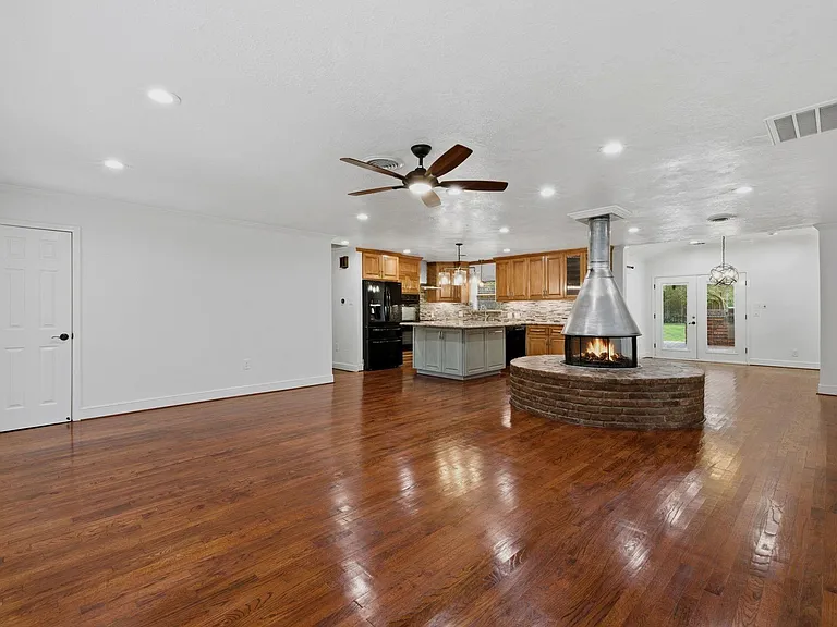 1320 Woodvine Dr — Photo 13
