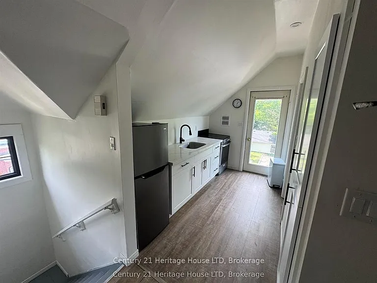 344 Ridge Rd N #3 — Photo 3