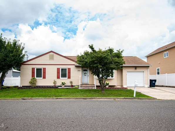 1220 Neptune Avenue, Beachwood, NJ 08722