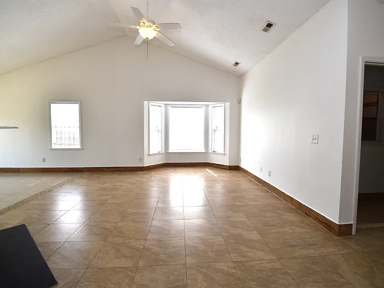 205 Lasalle Way — Photo 5