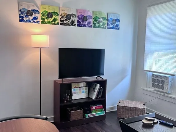 Drake Triplex, 1111 27th St APT 3, Des Moines, IA 50311