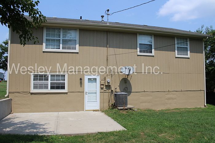 2nd image of 217 Dakota St