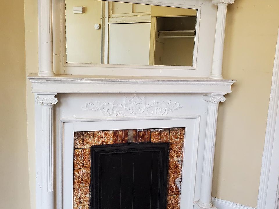 Living Room Mantel