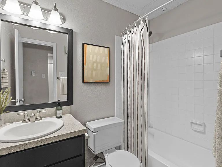 A2 Designer | 1 Bed / 1 Bath | 582 Sq ft
