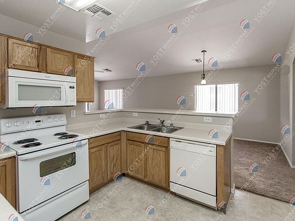4th image of 352 W Phantom Dr