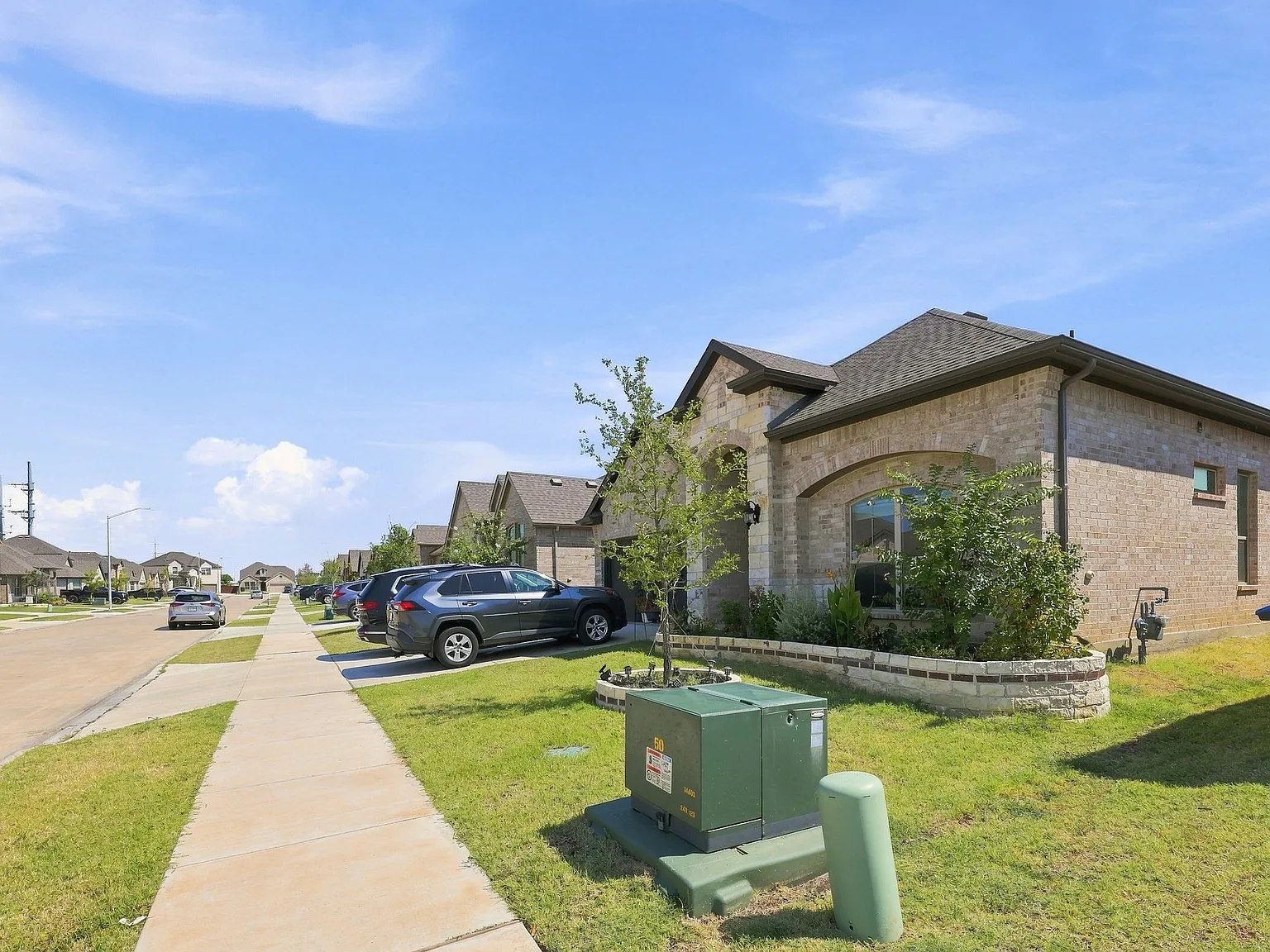4 bed, 2040 sqft, $2,700 — Photo 3