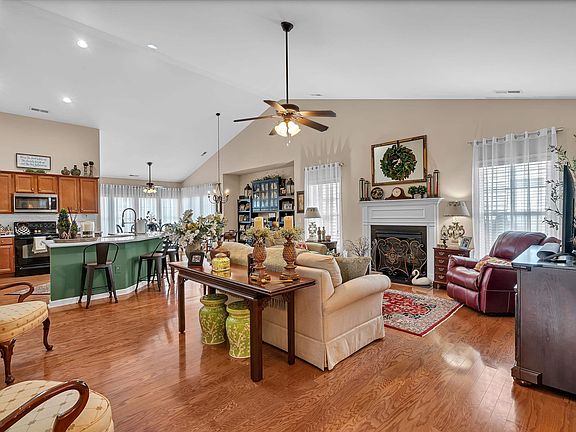 4th image of 1036 Merlot Ct