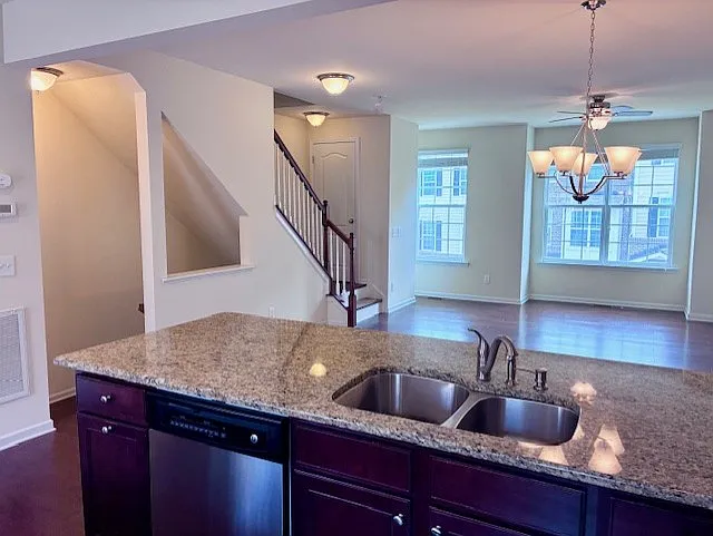 6025 Kentworth Dr — Photo 10