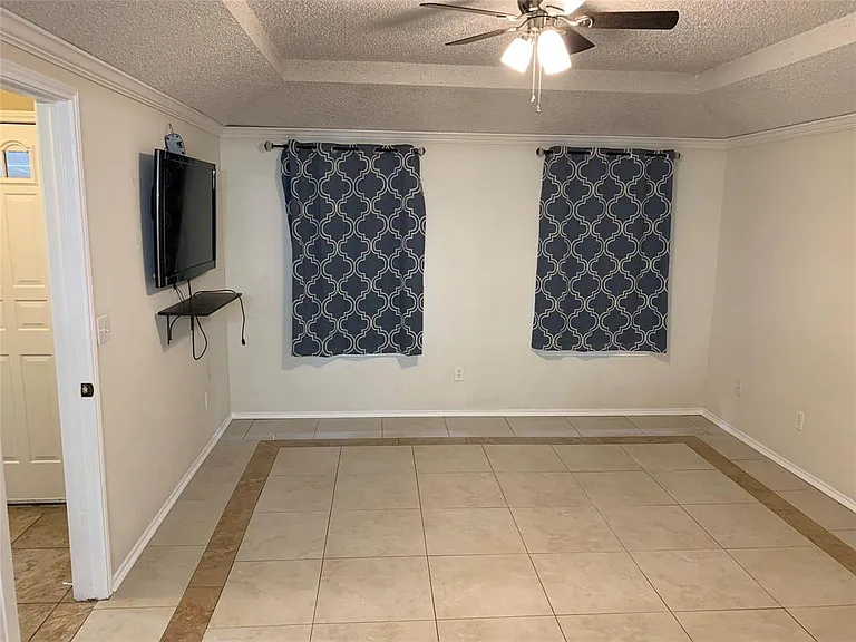 511 Essex Pl — Photo 13