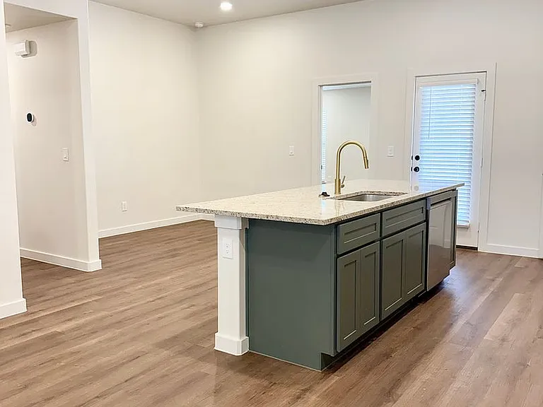 2143 Langford Ave — Photo 9