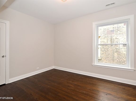 5th image of 6428 N Claremont Ave #1