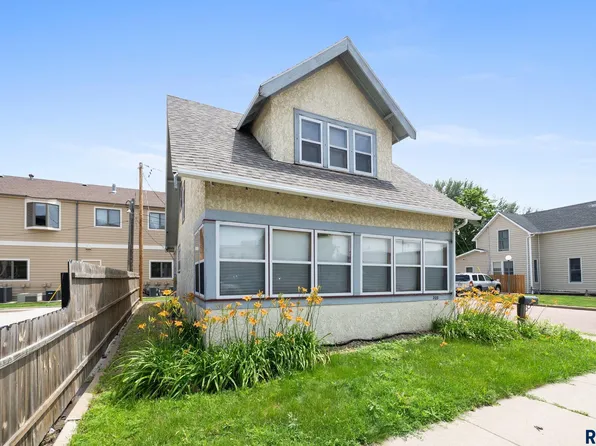 208 S Walts Ave, Sioux Falls, SD 57104