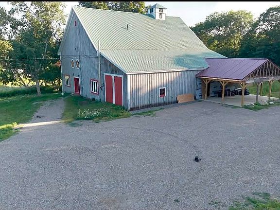 4th image of 983 Hampden Road