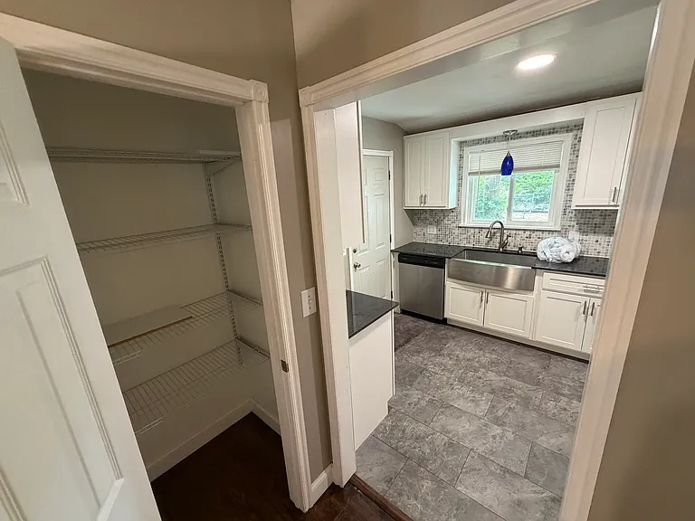 124 W Hartman Ave — Photo 7