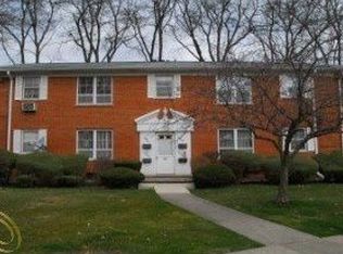 6863 Country Ln #115, Dearborn Heights, MI 48127